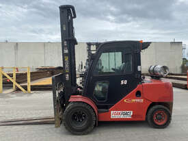 5 Tonne Forklift For Sale - picture0' - Click to enlarge