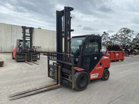 5 Tonne Forklift For Sale - picture0' - Click to enlarge