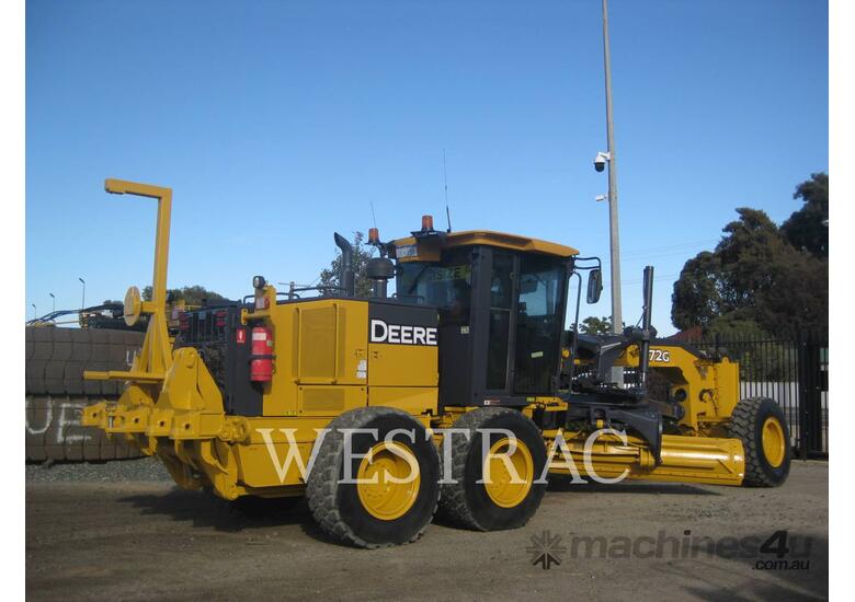 caption JOHN DEERE 672G Motor Graders