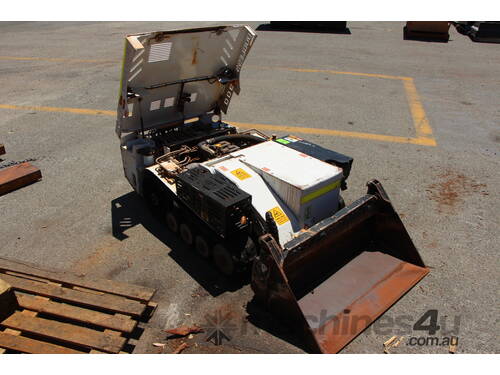 2012 DUGLESS 900 REMOTE CONTROL SKID STEER