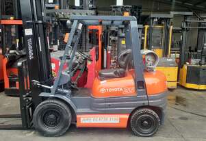ACTIVE FORKLIFTS - 2.5 ton Toyota forklift for sale- 5m mast side shift solid tyres ACTIVE FORKLIFTS - 2.5 ton Toyota forklift for sale- 5m mast side shift solid tyres