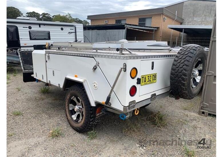 Buy Used market direct campers Market Direct Campers Voyager Camper