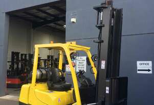 Refurbished Hyster 2.5 TX LPG Forklift with Side Shift and Fork Positioner, New Built Engine