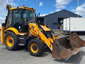 JCB 3cxsm 4tpc - picture0' - Click to enlarge