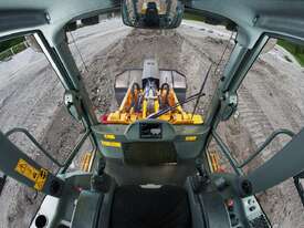 LR 636 Litronic
Crawler loaders - picture1' - Click to enlarge