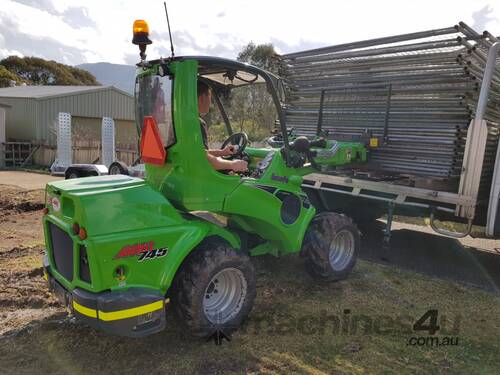 Avant 745 FencePro Mini Loader Package