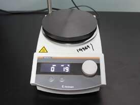 Magnetic Stirrer with Heating Plate - picture1' - Click to enlarge