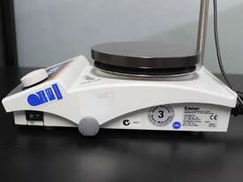 Magnetic Stirrer with Heating Plate - picture2' - Click to enlarge