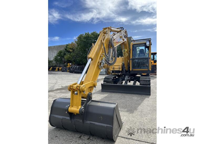 caption XU80 57hp 8T operation weight excavator with Tilt quick hitch and Rubber pads