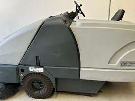 Nilfisk SR1601 LPG sweeper - picture0' - Click to enlarge