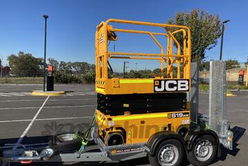 JCB Scissor Lift on Trailer 19'