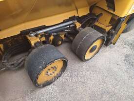 CAT AP600FLRC Asphalt Pavers - picture2' - Click to enlarge