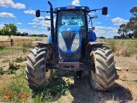New Holland T7-200 4WD Tractor - picture2' - Click to enlarge
