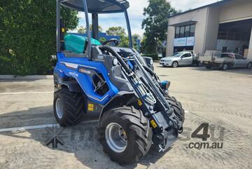 8.4SK Multione Mini Loader Contractor Package w/ 4in1 Bucket and Pallet Forks!