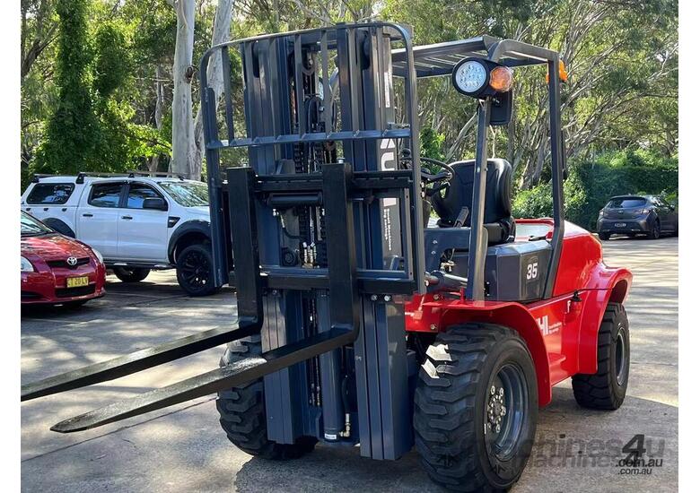 caption NEW UHI FR35, 3.5T ROUGH TERAIN DIESEL FORKLIFT (WA ONLY)