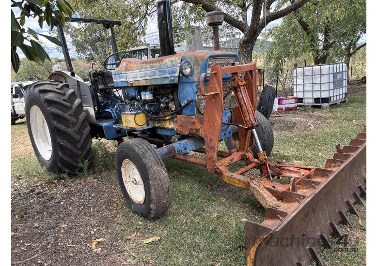 caption Ford 5000 Tractor