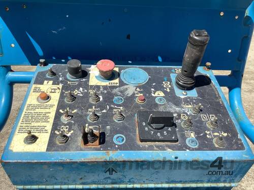 caption 2004 Genie Z34/221c Boom Lift