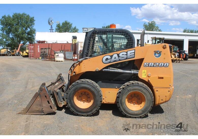 caption 2013 CASE Sr200