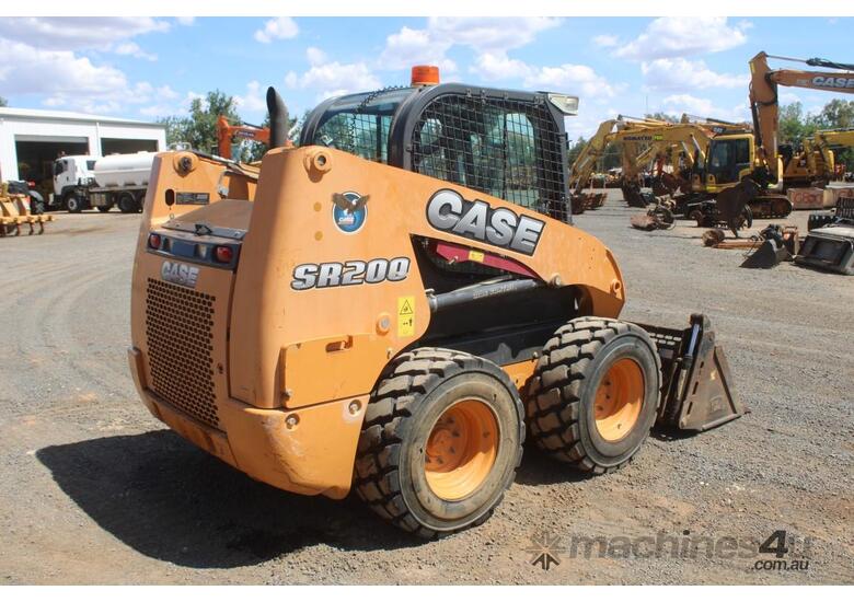 caption 2013 CASE Sr200