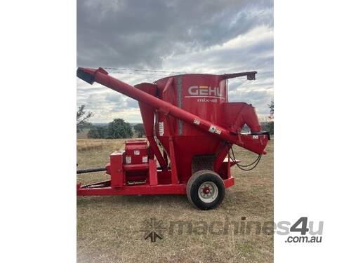 caption GEHL Hammer Mill / Mix all