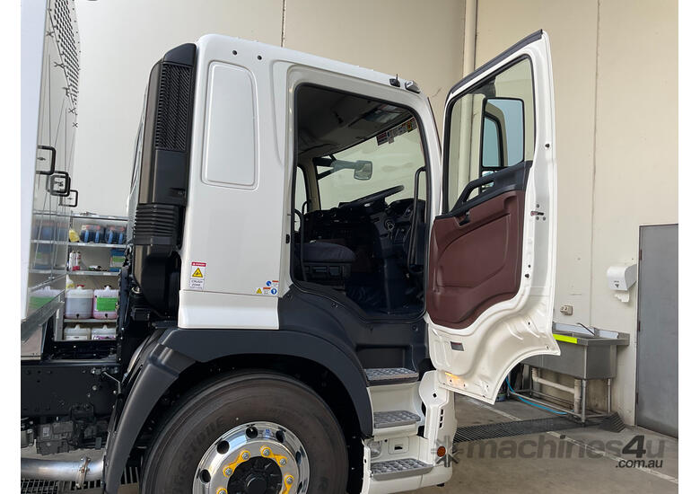 Hino SH 2045-700 Series Vacuum Tanker Truck