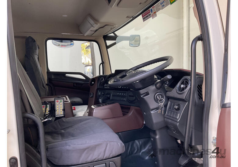 Hino SH 2045-700 Series Vacuum Tanker Truck