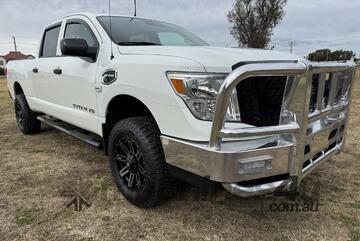 Nissan Titan XD 4x4 Crewcab Ute. Nissan Titan XD 4x4 Crewcab Ute.
