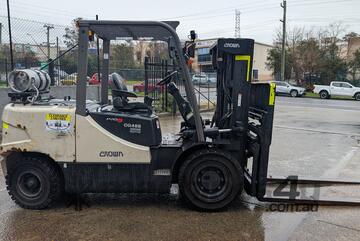 CROWN CG45S-5 | 4.5t Container Entry - Side Shift Fork Positioner