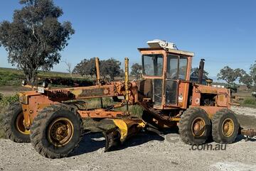 John Deere 1981   670A GRADER