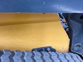 2020 John Deere 325G Skid Steer - picture0' - Click to enlarge