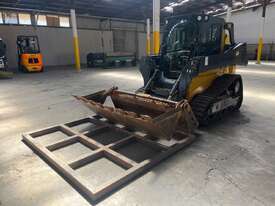 2020 John Deere 325G Skid Steer - picture1' - Click to enlarge