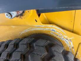 2020 John Deere 325G Skid Steer - picture2' - Click to enlarge