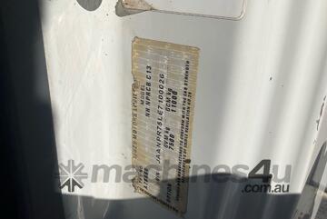 2014 Isuzu NPR 400 LWB Service Body