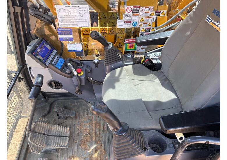 2022 Komatsu PC210LCI-11 Excavator (Steel Tracked)