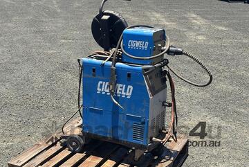 CIGWELD TRANSMIG 215SE WELDER & WIRE FEEDER