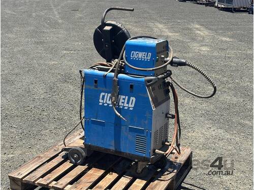 CIGWELD TRANSMIG 215SE WELDER & WIRE FEEDER