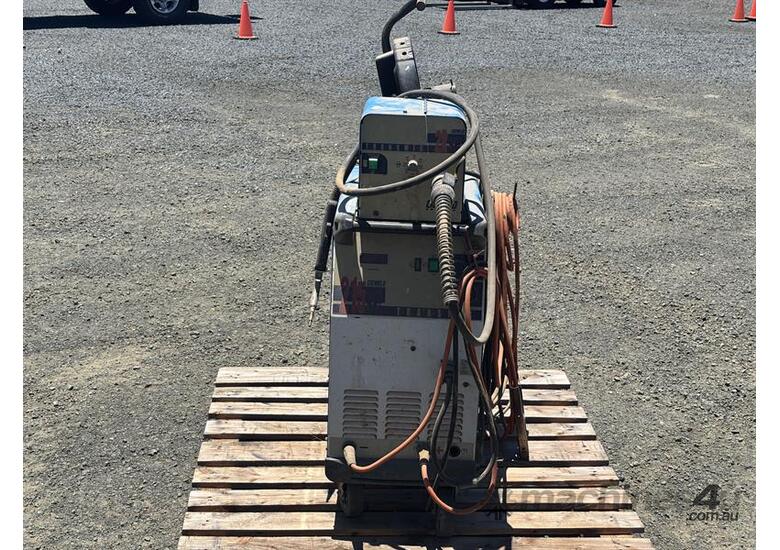 CIGWELD TRANSMIG 215SE WELDER & WIRE FEEDER