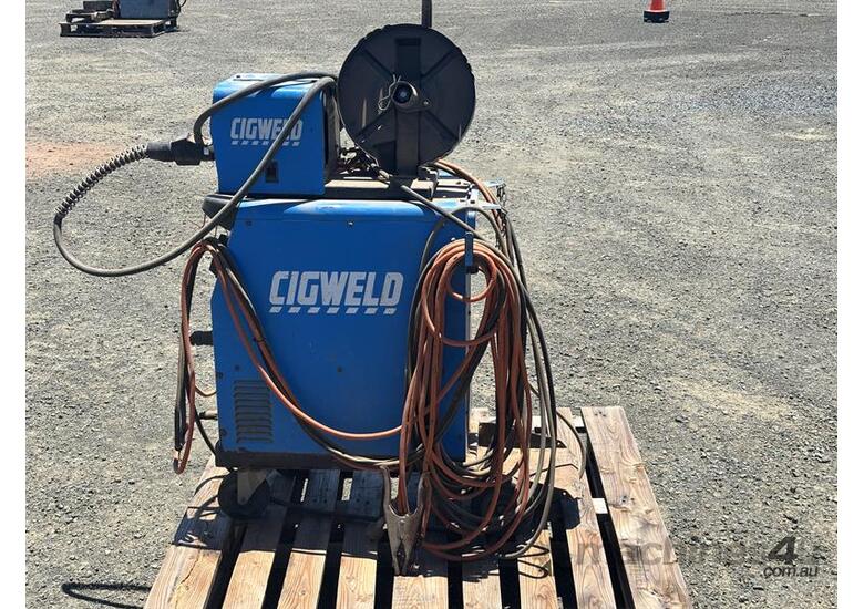CIGWELD TRANSMIG 215SE WELDER & WIRE FEEDER