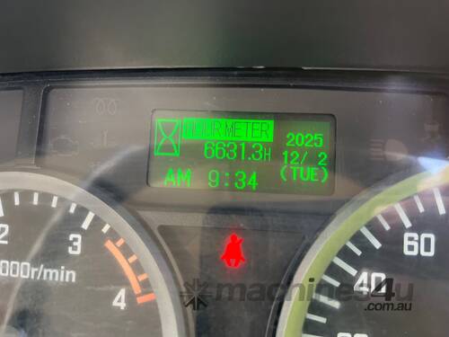 2021 Isuzu NLR 45-150 Day Table Top