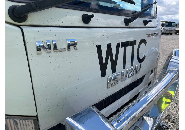 2021 Isuzu NLR 45-150 Day Table Top