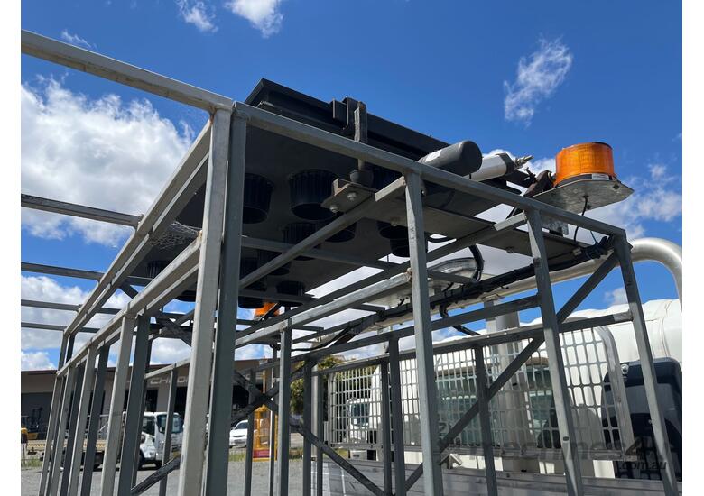 2021 Isuzu NLR 45-150 Day Table Top