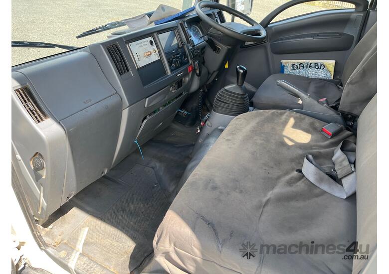 2021 Isuzu NLR 45-150 Day Table Top