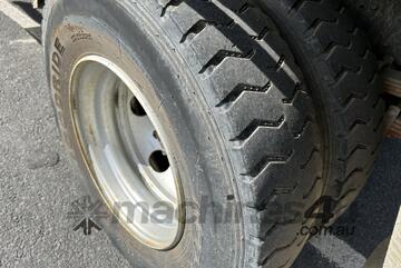 2009 Mitsubishi Fuso Canter 7/800 Tray Top