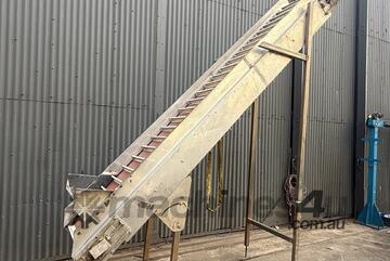 Cleated 800 wide x 3.8m long rubber belt conveyor elevator 3.2m top STAINLESS