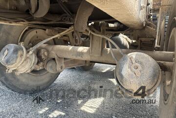 1985 International Acco 1900 6x2 EWP Truck