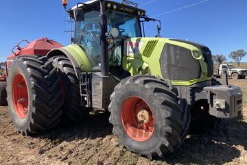 2017 Claas Axion 810 Row Crop Tractors