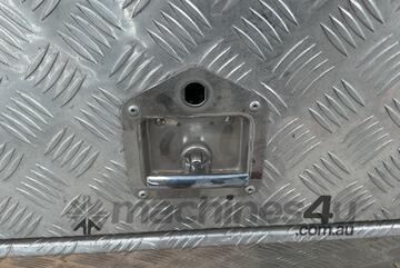 Rhino Tools Lockable tray mountable toolbox.