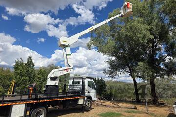 EWP Bucket Truck. Mitsubishi Canter. 4 years Certification. Nifty Lift Insulated.