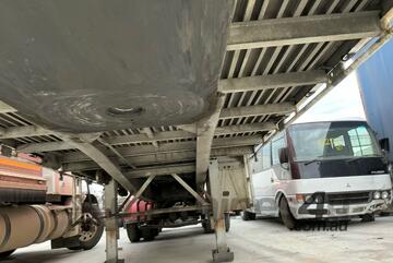 Freighter Tri Axle 40Ft Tri Axle Curtainside B Trailer