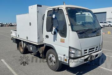 Isuzu   NKR200